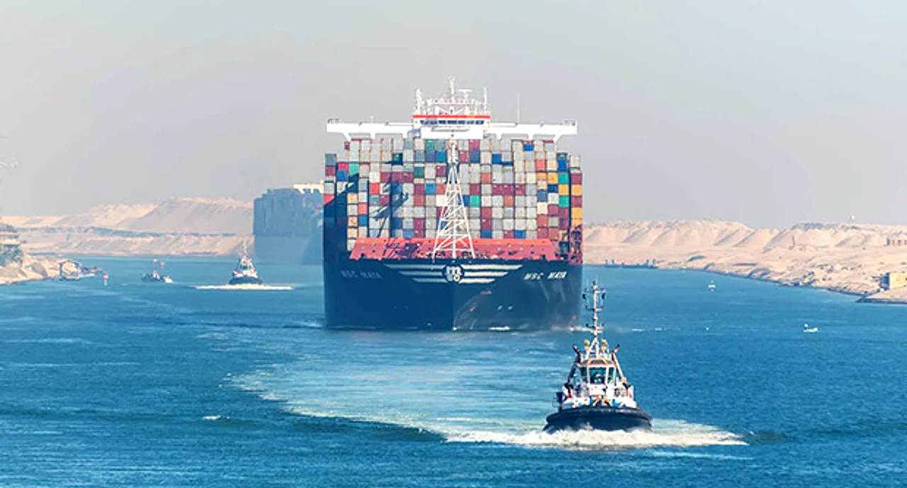 Cargo ship following a tugboat
