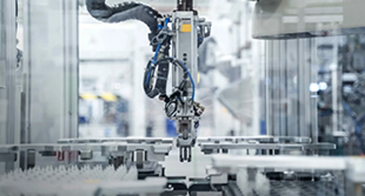 roboter arm working with test tubes in a lab